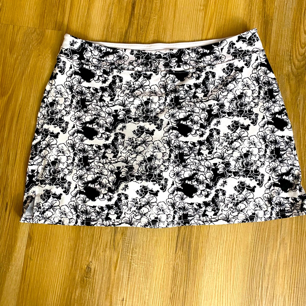 🙌🙌Tranquility by Colorado Clothing Black & White Athletic Skort